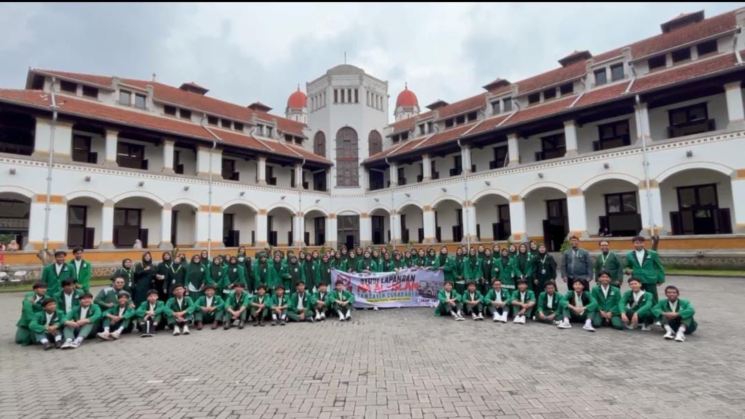 MA Al-Islam Jamsaren Surakarta Laksanakan Studi Lapangan ke Semarang, Perkuat Pembelajaran Kontekstual Siswa Kelas XI