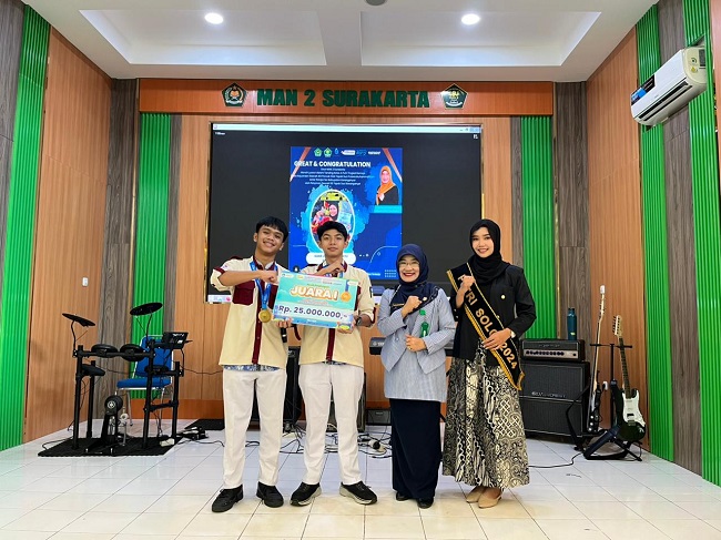 MANDASKA SELIA#1: “Student Expo and Language In Action Meriahkan Milad Ke-34 MAN 2 Surakarta”