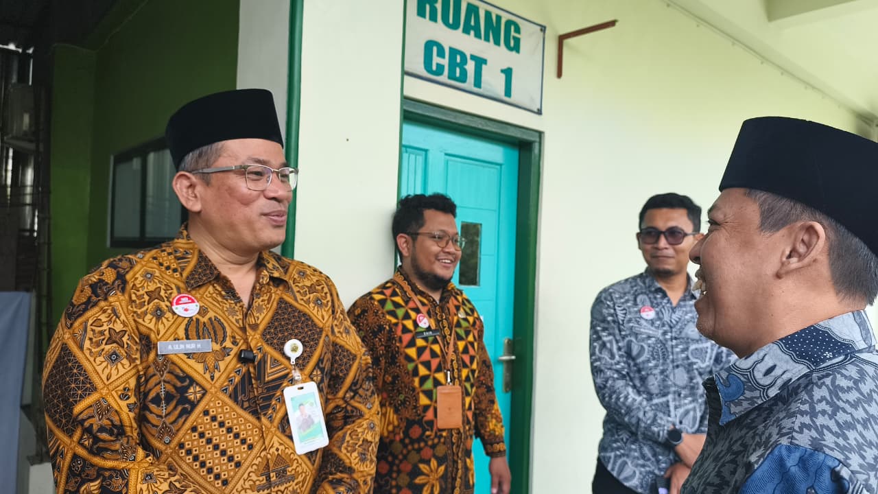 MTs SA Al Islam Jamsaren Sukses Gelar TKA 2026, Kakemenag Surakarta Tinjau Langsung Pelaksanaan Hari Pertama