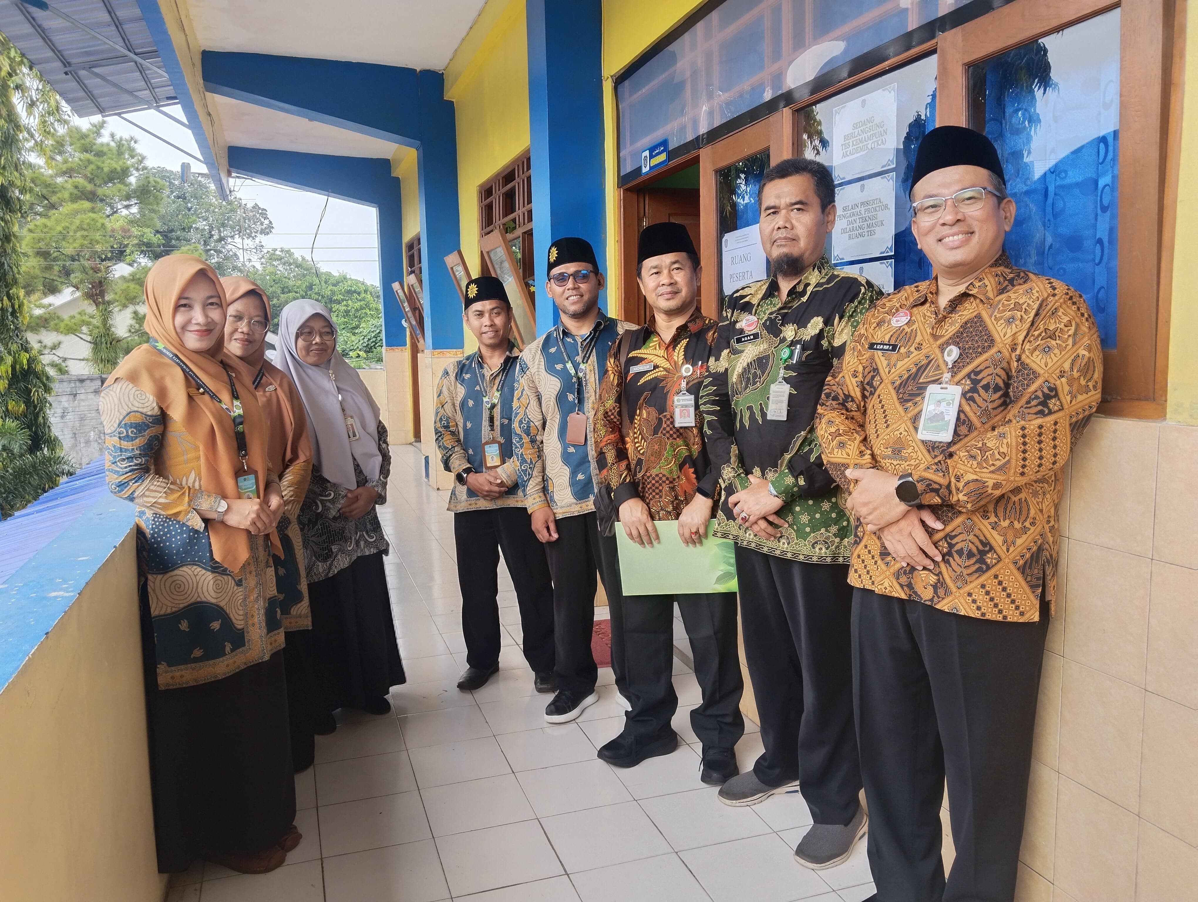 Pastikan Kelancaran Ujian, Kepala Kemenag Surakarta Monitoring Pelaksanaan TKA di MTs Muhammadiyah Surakarta