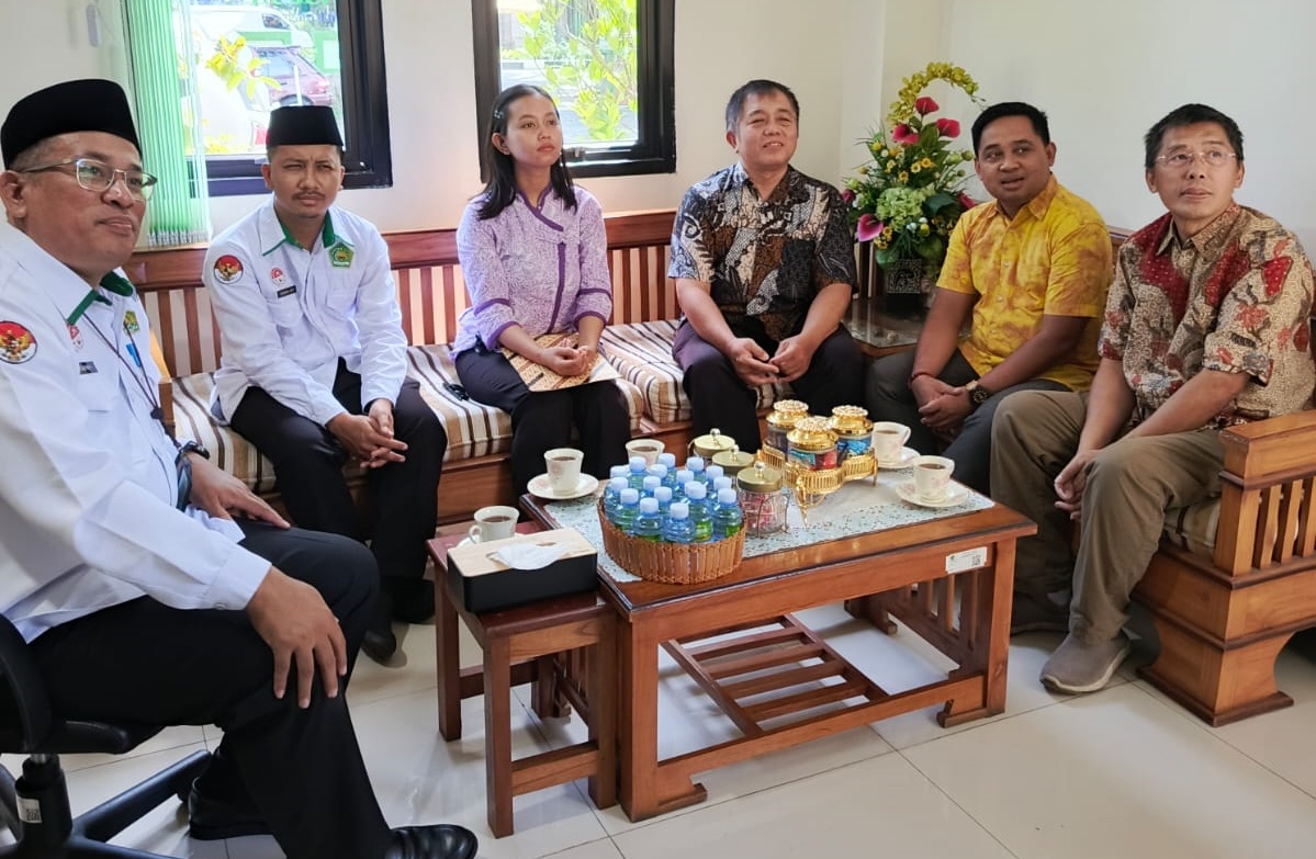 Terima Audiensi Umat Buddha, Kepala Kemenag Surakarta Apresiasi Semangat “Bersumbangsih Bagi Negeri