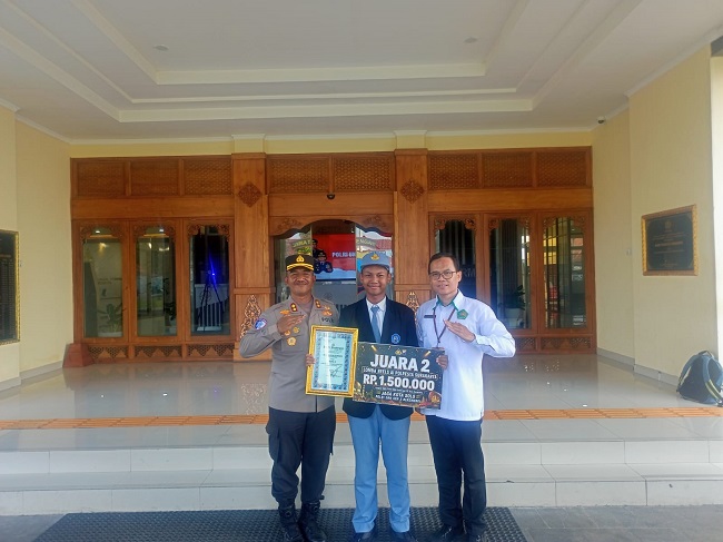 Angkat Bahaya Hoax, Siswa MAN 1 Surakarta Raih Juara II Lomba Reels AI Polresta Surakarta