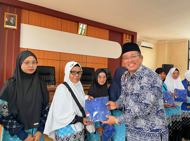 Kepala Kankemenag Kota Surakarta Mangayubagyo Keberangkatan 13 CJH Kloter Sapu Jagad