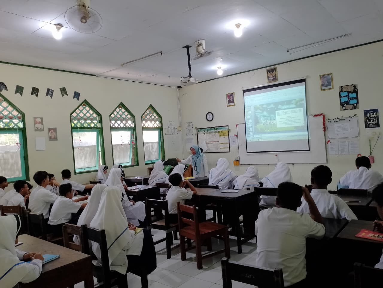 MTs SA Al Islam Jamsaren Gandeng KUA Pasar Kliwon, BRUS Jadi Bekal Remaja Hadapi Tantangan Zaman