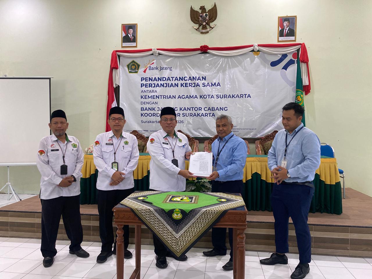Perkuat Layanan Keuangan ASN, Kemenag Surakarta Jalin PKS dengan Bank Jateng