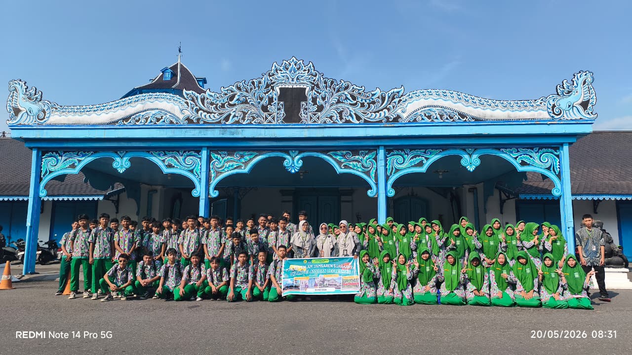 Tingkatkan Wawasan Sejarah dan Budaya, MTs SA Al Islam Jamsaren Ajak Murid Belajar di Kraton Surakarta