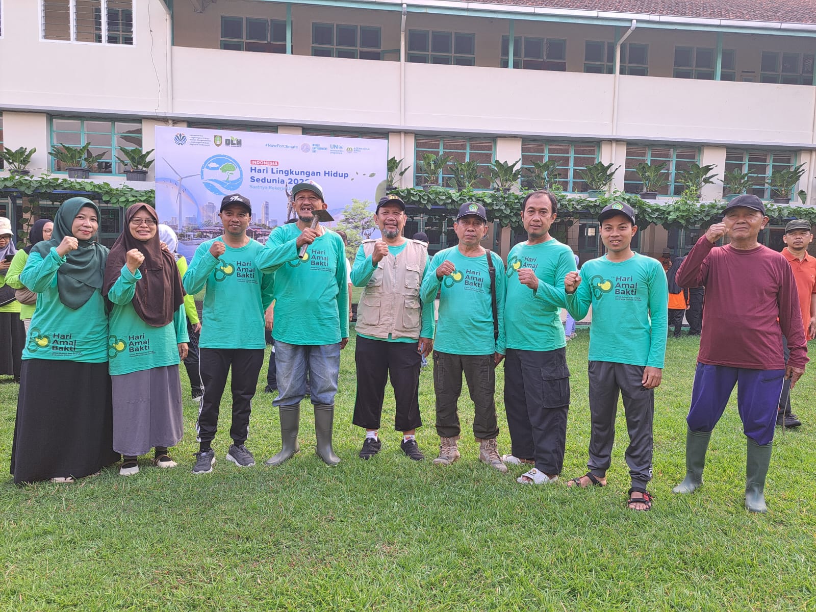 Kemenag Surakarta Turun ke Sungai Pepe, Wujudkan Gerakan Indonesia Asri dan Rumah Ibadah Peduli Lingkungan