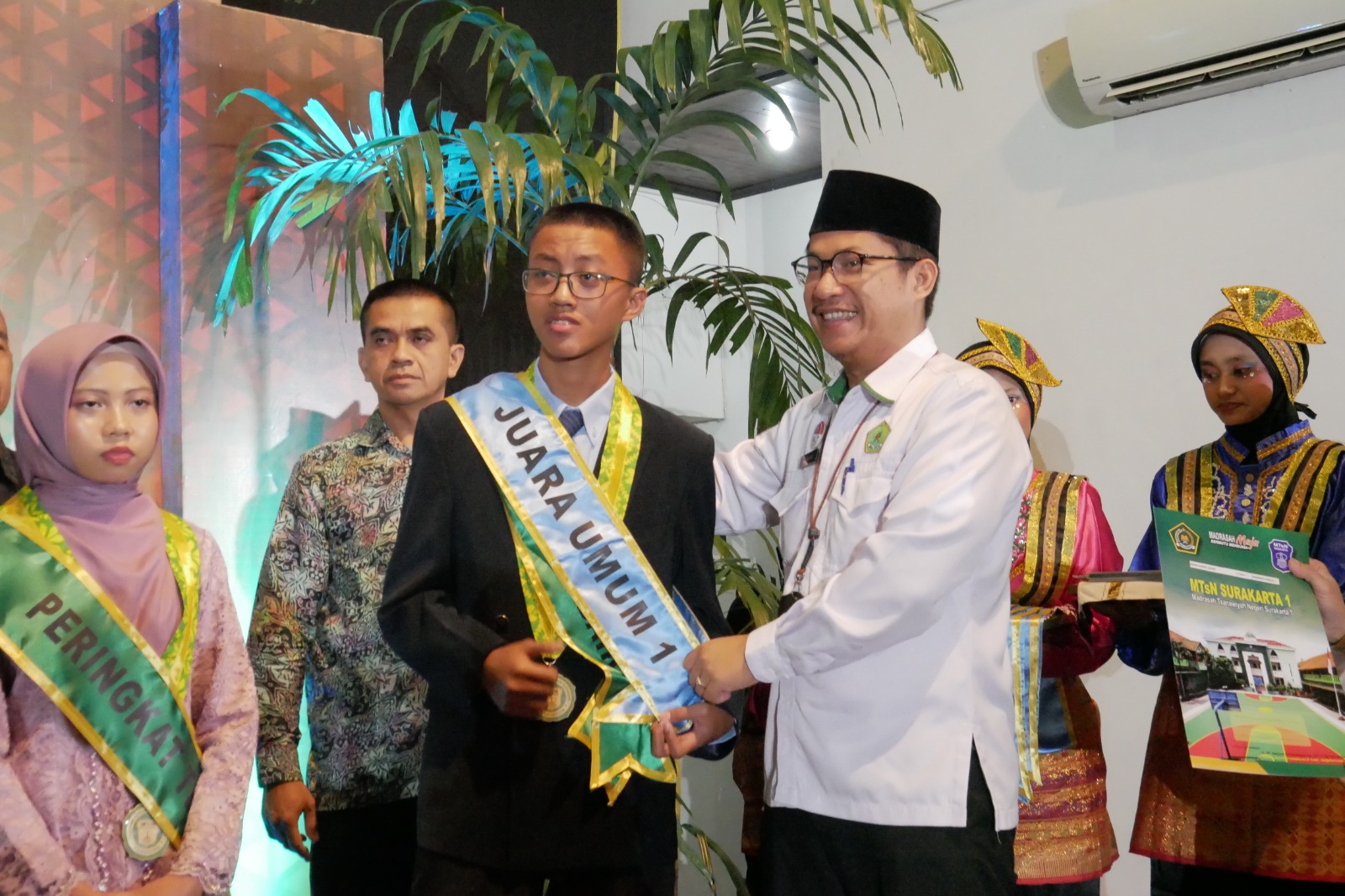 Borong Penghargaan di Akhirusannah MTsN 1 Surakarta, Isnain Khairul Azzam Jadi Inspirasi Lulusan Muda