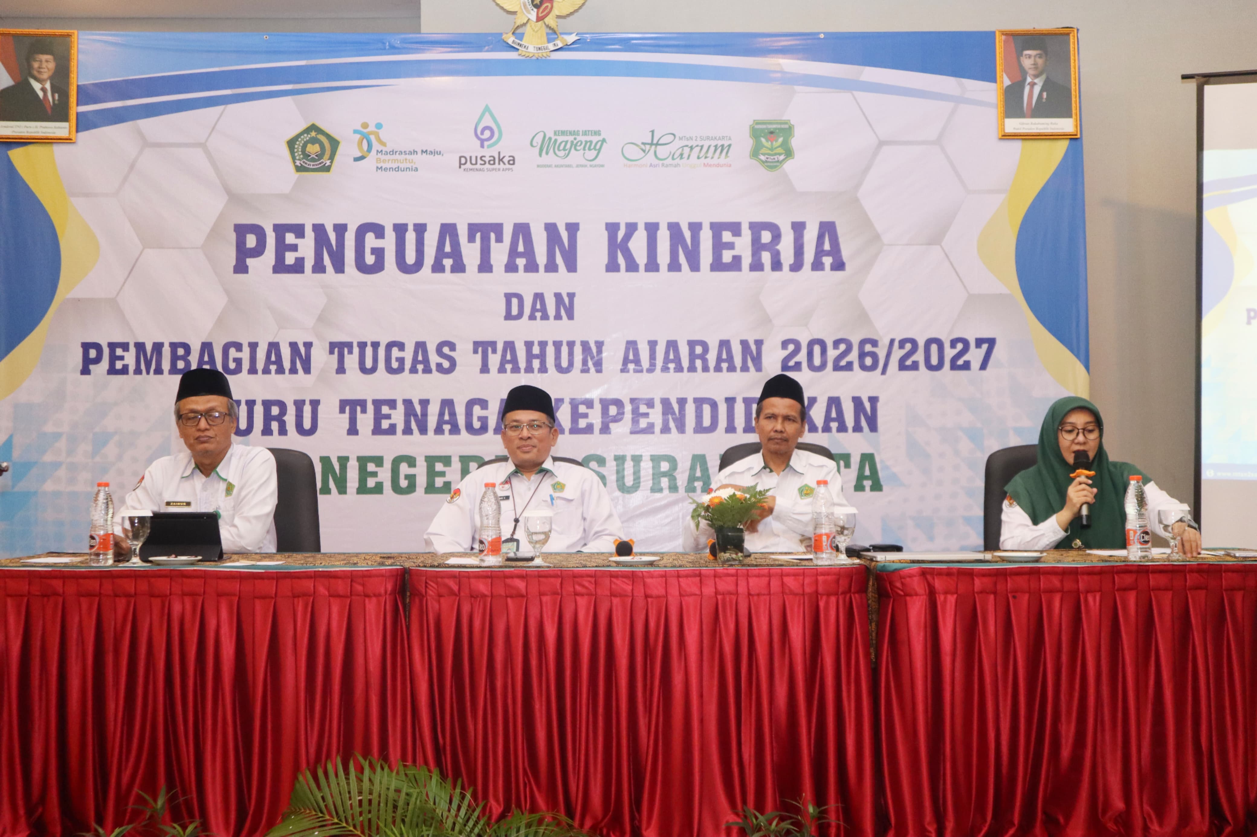 Semangat HARUM Menggema, Kepala Kantor Kementerian Agama Kota Surakarta Bekali GTK MTsN 2 Surakarta dengan Paradigma SOAR