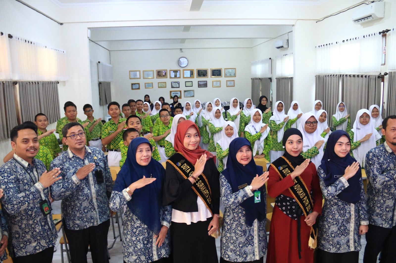Wujudkan Sekolah Ramah Mental, MTsN Surakarta 1 Kukuhkan Anggota PIK-R dan Konselor Muda