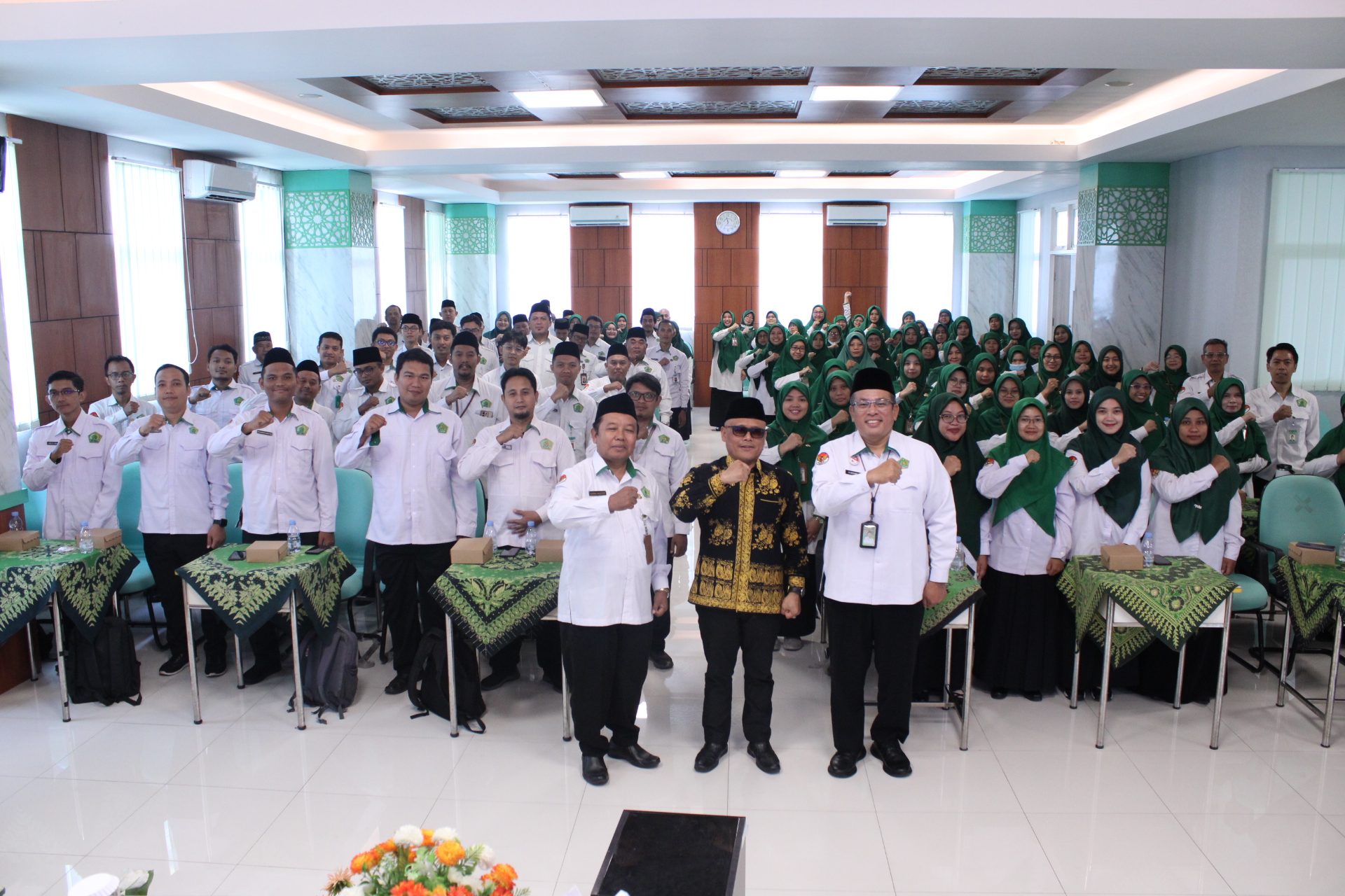 Penguatan Integritas MAN 1 Surakarta: Kasubdit GTK Kemenag Tekankan Syukur Tugas dan Disiplin Positif