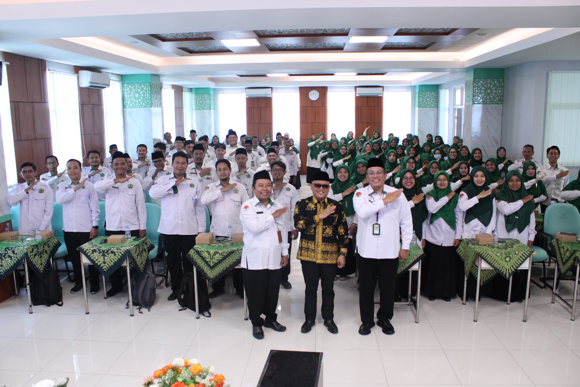 Perkuat Integritas dan Profesionalitas, MAN 1 Surakarta Gelar Pembinaan Guru dan Karyawan