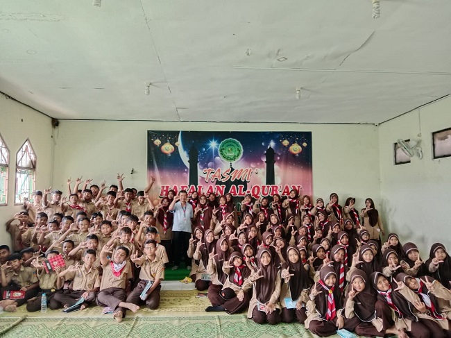 Jejak Rasa Dalam Kata: MTs SA Al-Islam Jamsaren Dorong Siswa Ekspresikan Gagasan Lewat Puisi