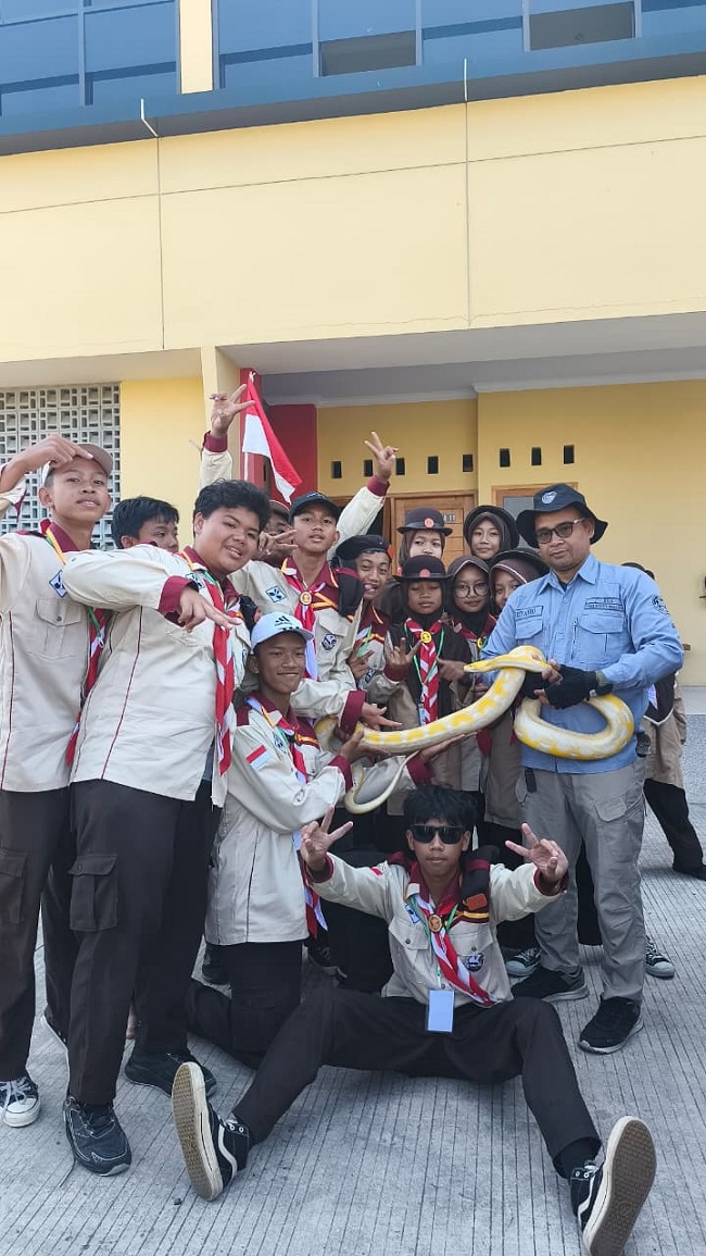 Jejak Rasa Dalam Kata: MTs SA Al-Islam Jamsaren Dorong Siswa Ekspresikan Gagasan Lewat Puisi