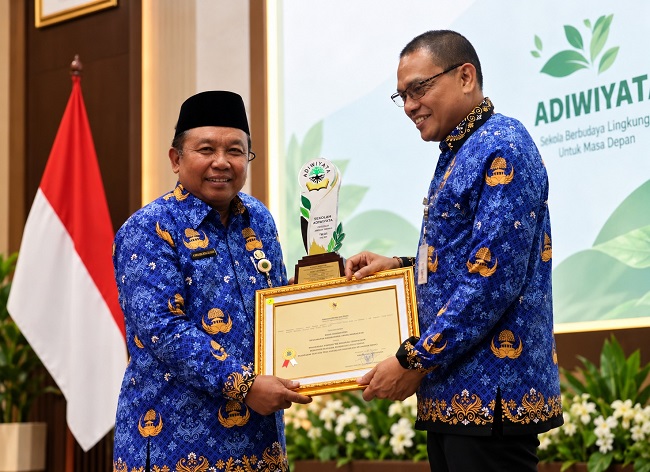 Raih Juara 3, MAN 1 Surakarta Ukir Prestasi Adiwiyata Tingkat Provinsi Jawa Tengah