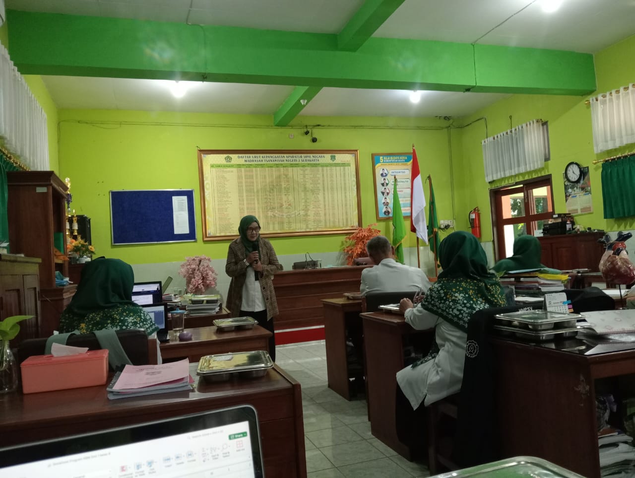 Bukan Sekadar Mengajar, Guru Adalah Pembangun Peradaban: Pembinaan Pengawas Madrasah di MTsN 2 Surakarta