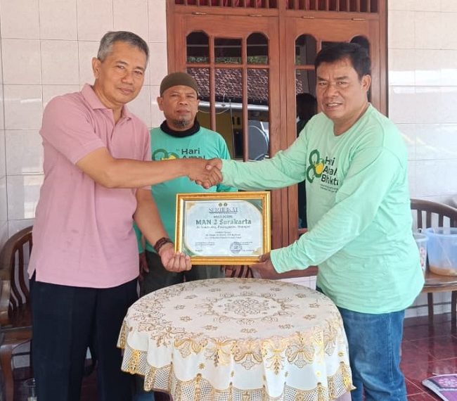 Awali Rangkaian Milad Ke-35, MAN 2 Surakarta Salurkan Puluhan Tangki Air Bersih Ke Pelosok Wonogiri