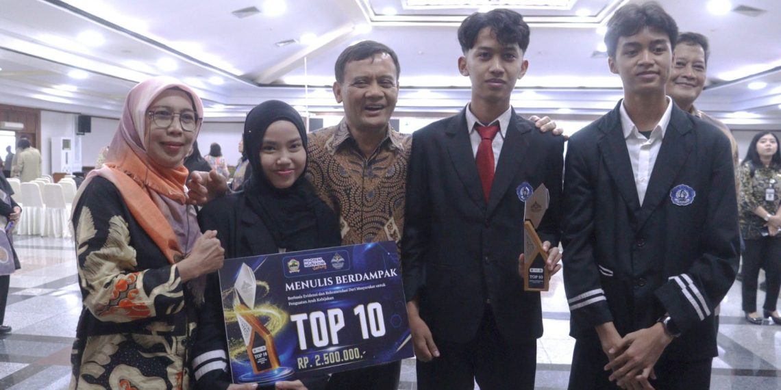 Siswa MAN 1 Surakarta Tembus 10 Besar Lomba Menulis Berdampak Provinsi Jawa Tengah